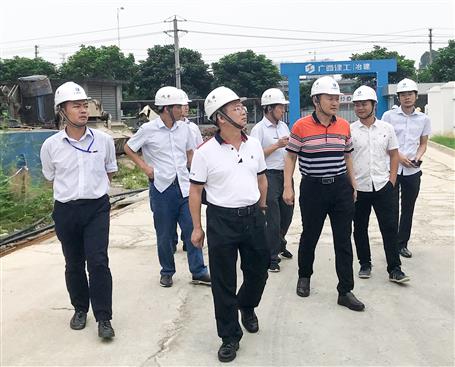 覃振華帶隊(duì)到項(xiàng)目現(xiàn)場(chǎng)開(kāi)展第三季度安全質(zhì)量大檢查