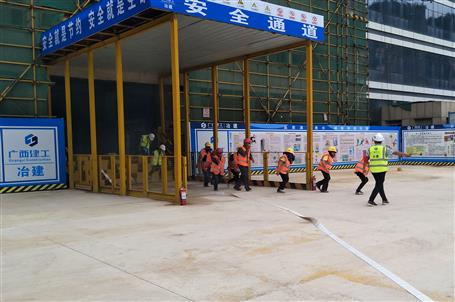 南寧市江南區(qū)人民醫(yī)院二期工程項(xiàng)目部開(kāi)展安全演練活動(dòng)