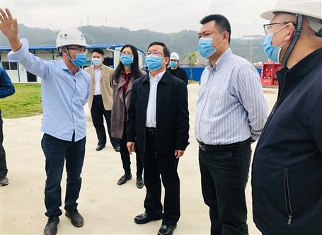 盧獻(xiàn)匾到三江縣古宜鎮(zhèn)第三初級中學(xué)項目指導(dǎo)工作