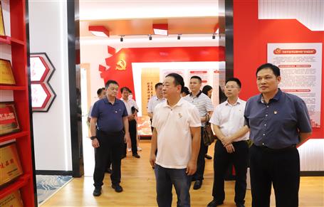 廣西企業(yè)文化建設(shè)協(xié)會(huì)專(zhuān)家到冶建公司對(duì)黨忠誠(chéng)教育基地指導(dǎo)工作