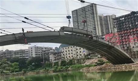 【奮力沖刺·勇創(chuàng)佳績】龍江六橋7#肋拱：吊裝成功 順利合龍