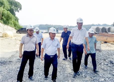 唐峰、何勇到桂東分公司項(xiàng)目開展2023年第二季度安全生產(chǎn)質(zhì)量綜合大檢查暨“圍墻內(nèi)圍墻外”和“以包代管”專項(xiàng)檢查