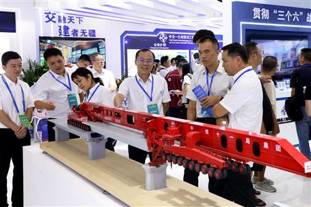 冶建公司組織技術(shù)團(tuán)隊赴桂林參觀中國-東盟建筑科技展